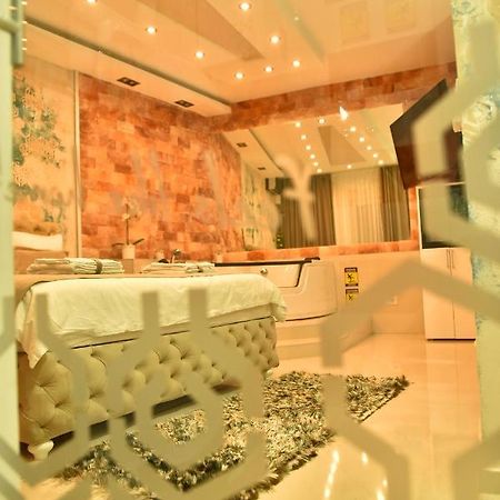 Design Apartment Premium Spa Lux 4 Star "Dubai" Completely Private Wellness & Spa Free Included Sauna & Jacuzzi & Salt Wall & Fire Place & 3D Ceilings & Business Wifi & Netflix & Keyless Code Entry & Full Smart App & Secure 2 Parking Place Ćuprija Eksteriør billede