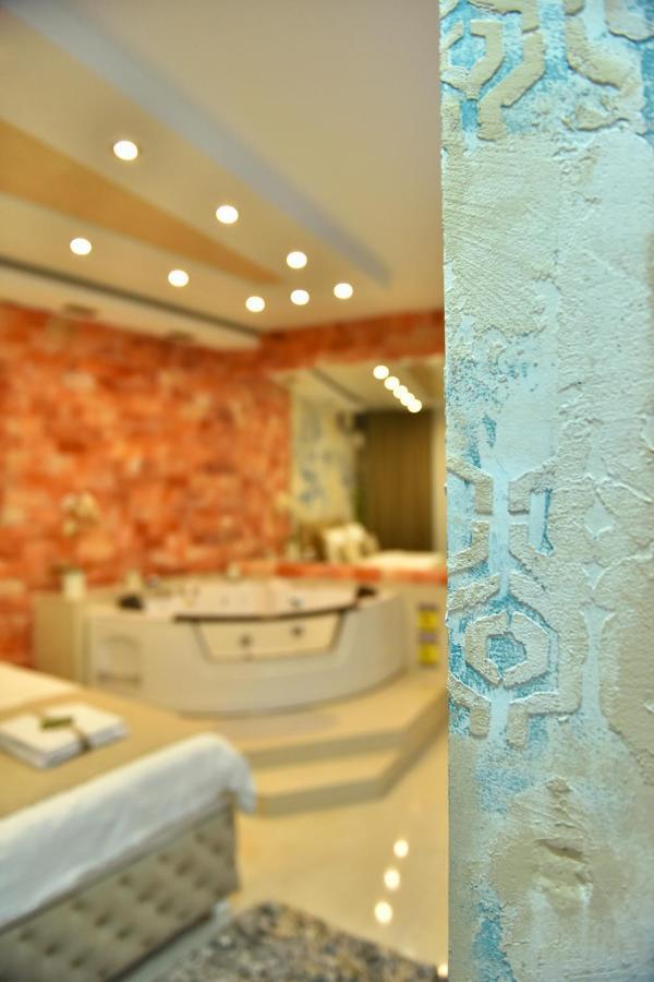 Design Apartment Premium Spa Lux 4 Star "Dubai" Completely Private Wellness & Spa Free Included Sauna & Jacuzzi & Salt Wall & Fire Place & 3D Ceilings & Business Wifi & Netflix & Keyless Code Entry & Full Smart App & Secure 2 Parking Place Ćuprija Eksteriør billede