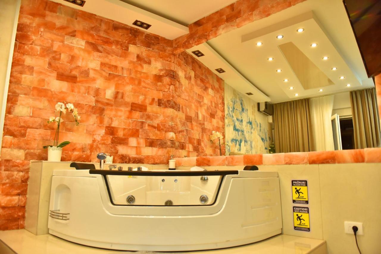 Design Apartment Premium Spa Lux 4 Star "Dubai" Completely Private Wellness & Spa Free Included Sauna & Jacuzzi & Salt Wall & Fire Place & 3D Ceilings & Business Wifi & Netflix & Keyless Code Entry & Full Smart App & Secure 2 Parking Place Ćuprija Eksteriør billede
