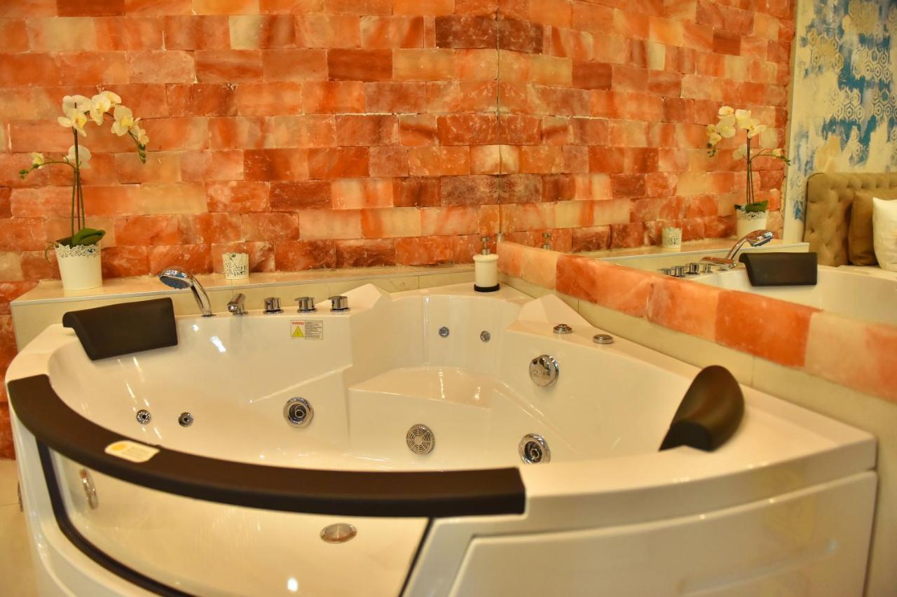 Design Apartment Premium Spa Lux 4 Star "Dubai" Completely Private Wellness & Spa Free Included Sauna & Jacuzzi & Salt Wall & Fire Place & 3D Ceilings & Business Wifi & Netflix & Keyless Code Entry & Full Smart App & Secure 2 Parking Place Ćuprija Eksteriør billede
