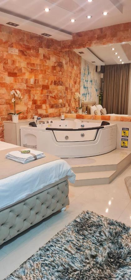 Design Apartment Premium Spa Lux 4 Star "Dubai" Completely Private Wellness & Spa Free Included Sauna & Jacuzzi & Salt Wall & Fire Place & 3D Ceilings & Business Wifi & Netflix & Keyless Code Entry & Full Smart App & Secure 2 Parking Place Ćuprija Eksteriør billede