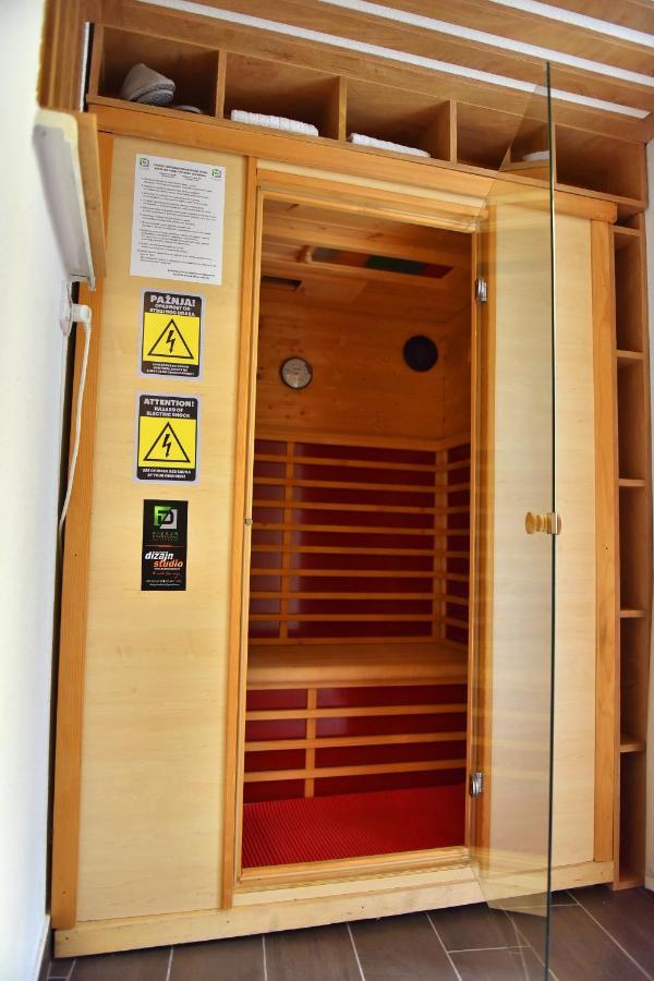 Design Apartment Premium Spa Lux 4 Star "Dubai" Completely Private Wellness & Spa Free Included Sauna & Jacuzzi & Salt Wall & Fire Place & 3D Ceilings & Business Wifi & Netflix & Keyless Code Entry & Full Smart App & Secure 2 Parking Place Ćuprija Eksteriør billede