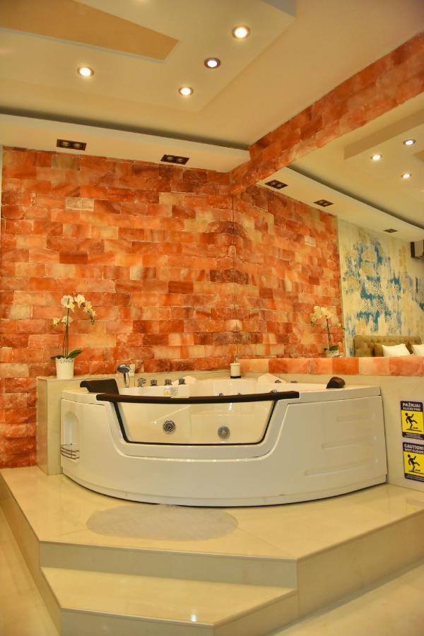 Design Apartment Premium Spa Lux 4 Star "Dubai" Completely Private Wellness & Spa Free Included Sauna & Jacuzzi & Salt Wall & Fire Place & 3D Ceilings & Business Wifi & Netflix & Keyless Code Entry & Full Smart App & Secure 2 Parking Place Ćuprija Eksteriør billede
