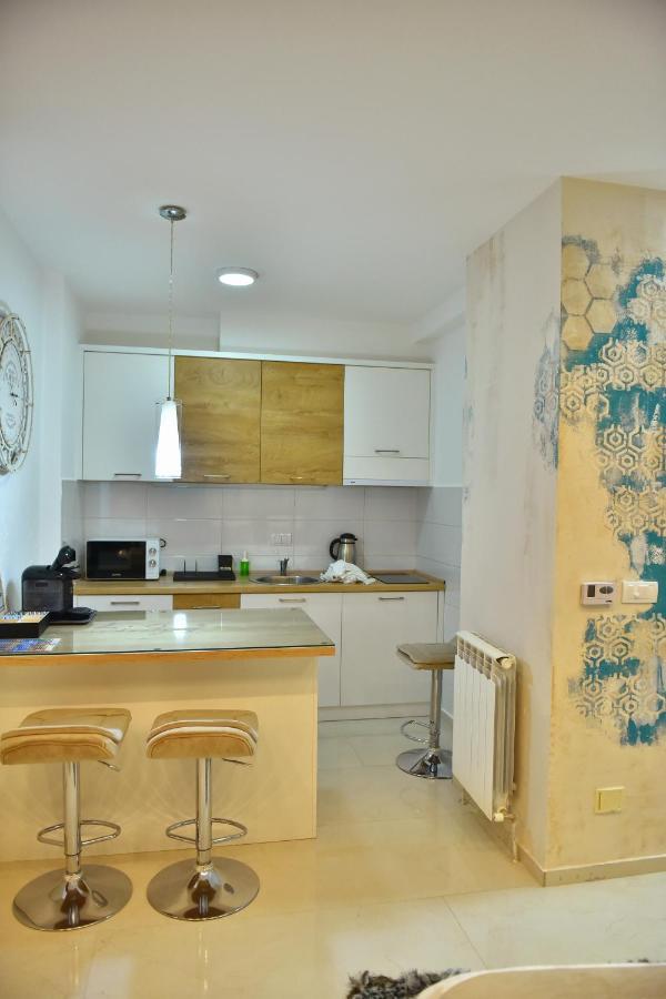 Design Apartment Premium Spa Lux 4 Star "Dubai" Completely Private Wellness & Spa Free Included Sauna & Jacuzzi & Salt Wall & Fire Place & 3D Ceilings & Business Wifi & Netflix & Keyless Code Entry & Full Smart App & Secure 2 Parking Place Ćuprija Eksteriør billede