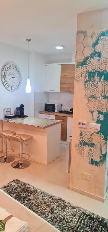 Design Apartment Premium Spa Lux 4 Star "Dubai" Completely Private Wellness & Spa Free Included Sauna & Jacuzzi & Salt Wall & Fire Place & 3D Ceilings & Business Wifi & Netflix & Keyless Code Entry & Full Smart App & Secure 2 Parking Place Ćuprija Eksteriør billede