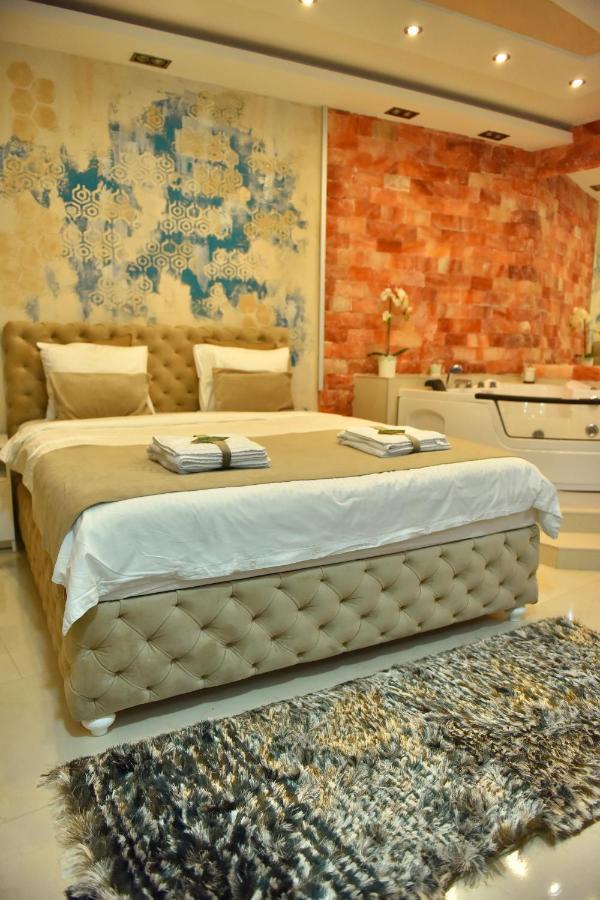 Design Apartment Premium Spa Lux 4 Star "Dubai" Completely Private Wellness & Spa Free Included Sauna & Jacuzzi & Salt Wall & Fire Place & 3D Ceilings & Business Wifi & Netflix & Keyless Code Entry & Full Smart App & Secure 2 Parking Place Ćuprija Eksteriør billede