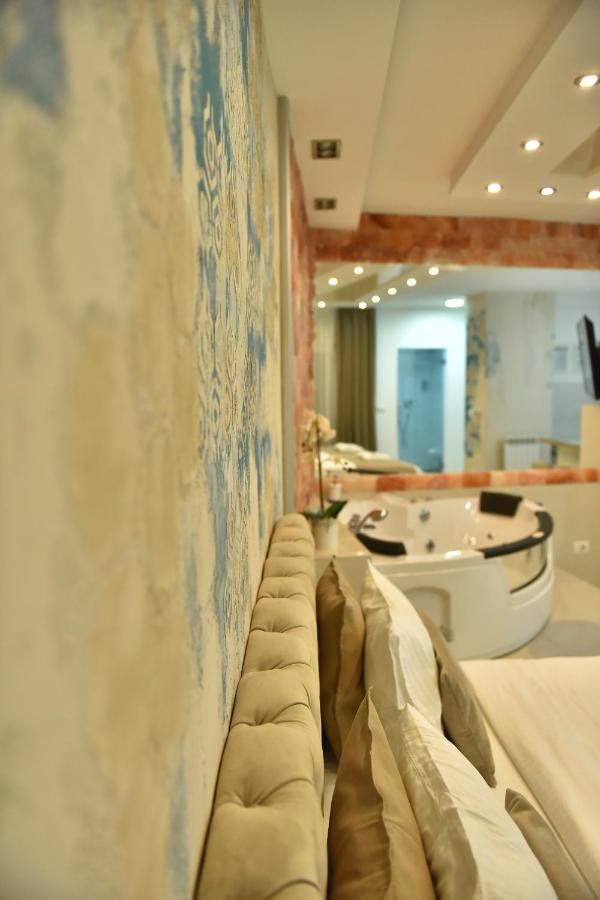 Design Apartment Premium Spa Lux 4 Star "Dubai" Completely Private Wellness & Spa Free Included Sauna & Jacuzzi & Salt Wall & Fire Place & 3D Ceilings & Business Wifi & Netflix & Keyless Code Entry & Full Smart App & Secure 2 Parking Place Ćuprija Eksteriør billede