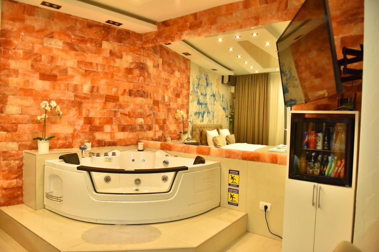 Design Apartment Premium Spa Lux 4 Star "Dubai" Completely Private Wellness & Spa Free Included Sauna & Jacuzzi & Salt Wall & Fire Place & 3D Ceilings & Business Wifi & Netflix & Keyless Code Entry & Full Smart App & Secure 2 Parking Place Ćuprija Eksteriør billede